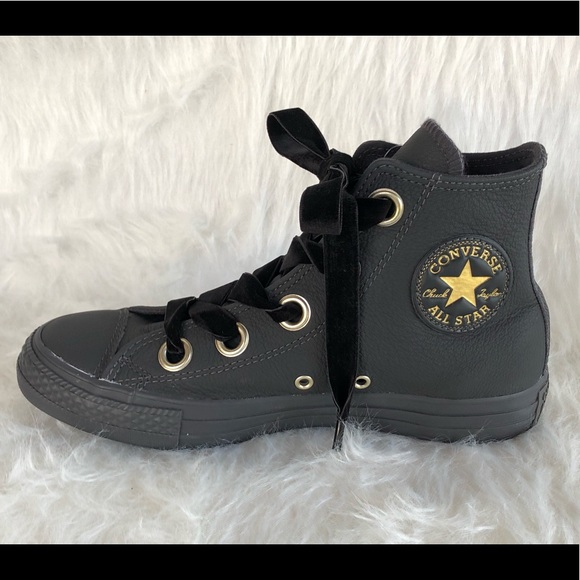 Converse Shoes - Converse Chuck Taylor All Star Leather Size 7